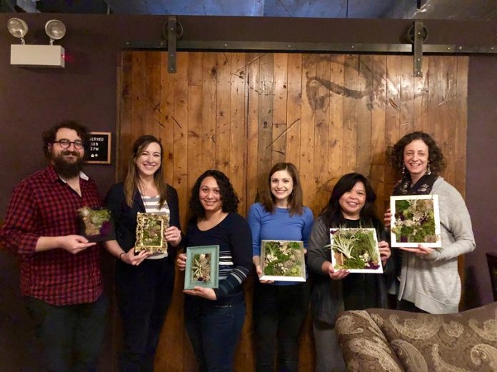 LeeleesGarden_FramedFlowerPainting_DIYClassGroup_800x599